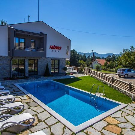 Family Hotel Friends Villa Enchets Экстерьер фото