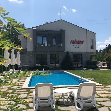 Family Hotel Friends Villa Enchets Экстерьер фото