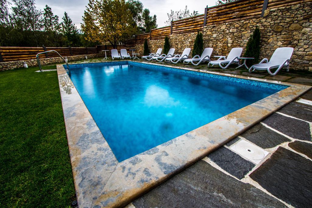 Family Hotel Friends Villa Enchets Экстерьер фото