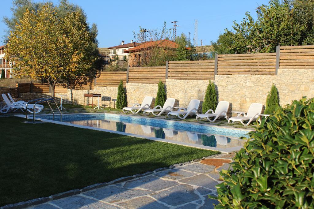 Family Hotel Friends Villa Enchets Экстерьер фото