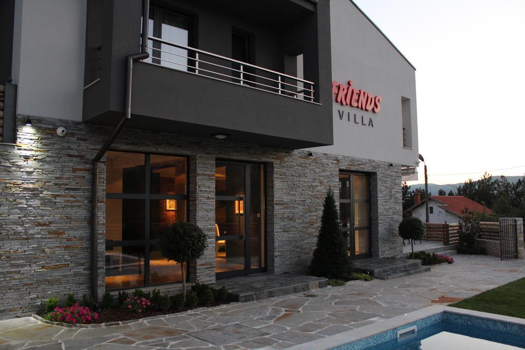 Family Hotel Friends Villa Enchets Экстерьер фото
