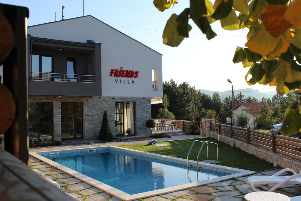 Family Hotel Friends Villa Enchets Экстерьер фото