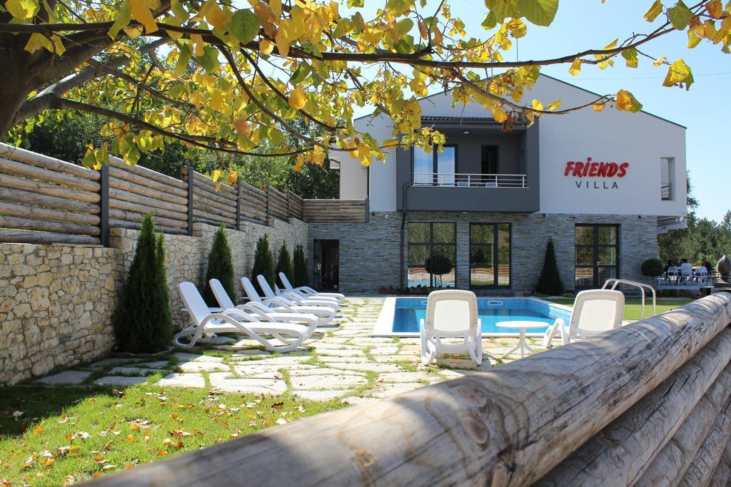 Family Hotel Friends Villa Enchets Экстерьер фото