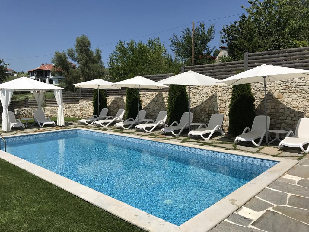 Family Hotel Friends Villa Enchets Экстерьер фото