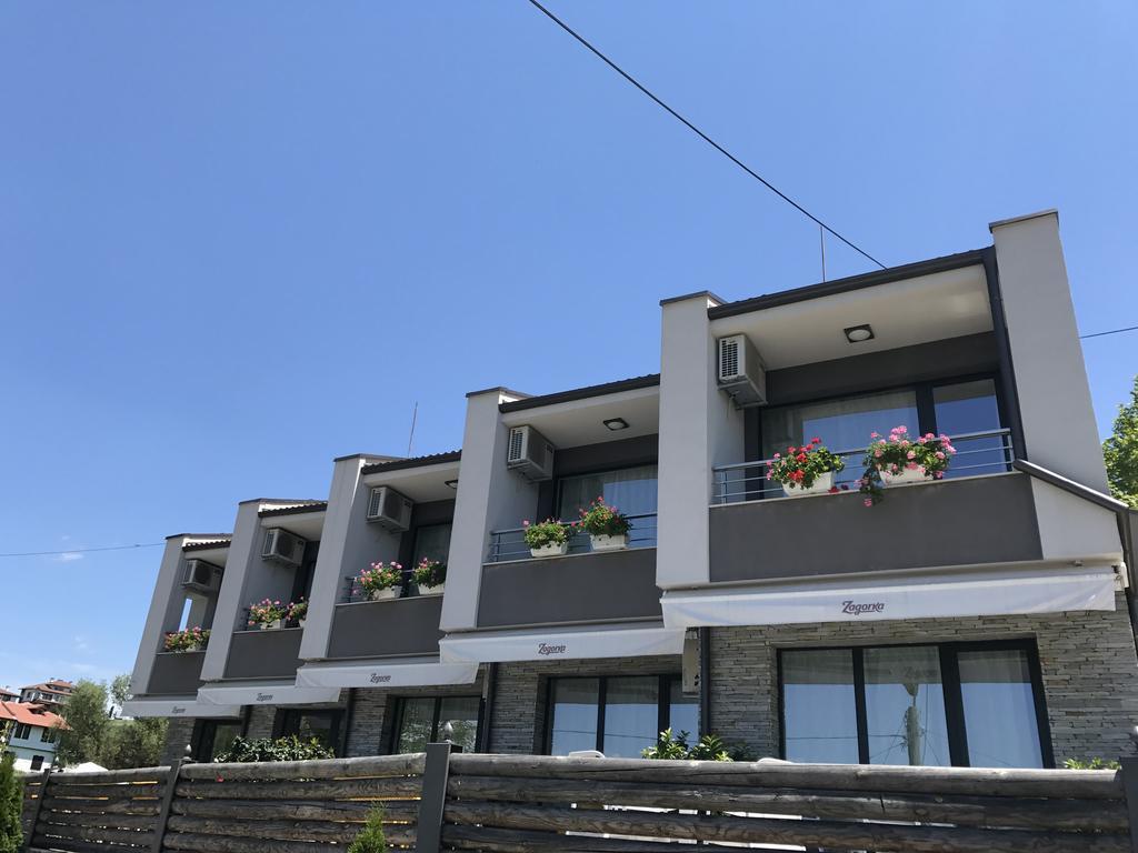 Family Hotel Friends Villa Enchets Экстерьер фото