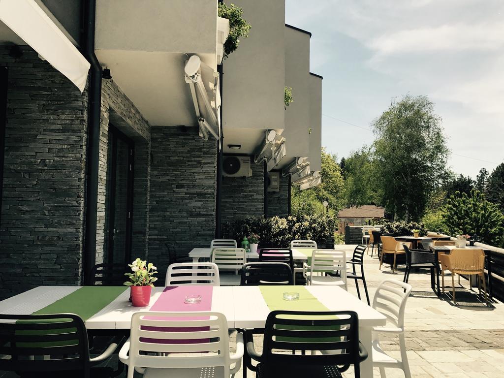 Family Hotel Friends Villa Enchets Экстерьер фото
