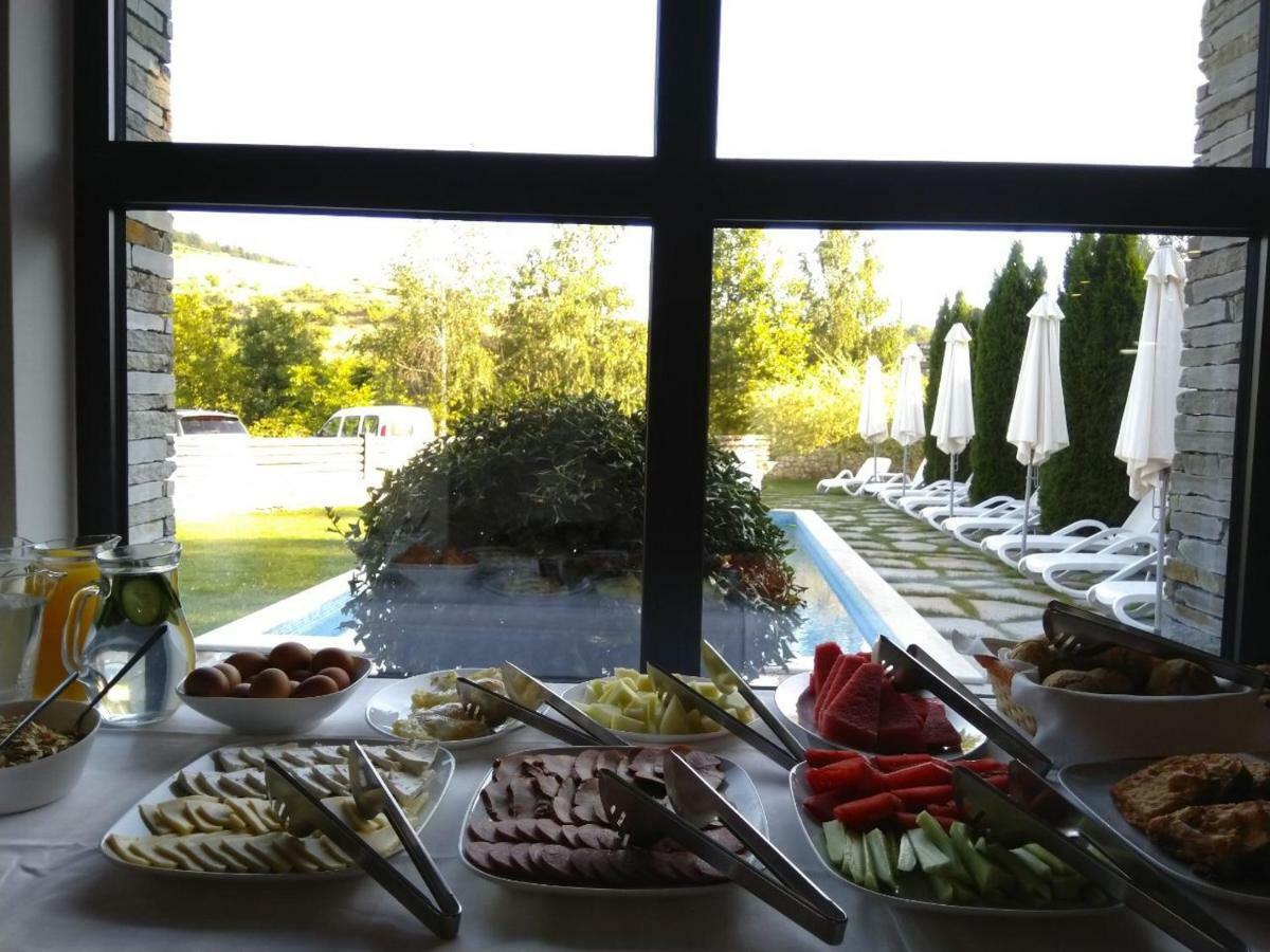 Family Hotel Friends Villa Enchets Экстерьер фото