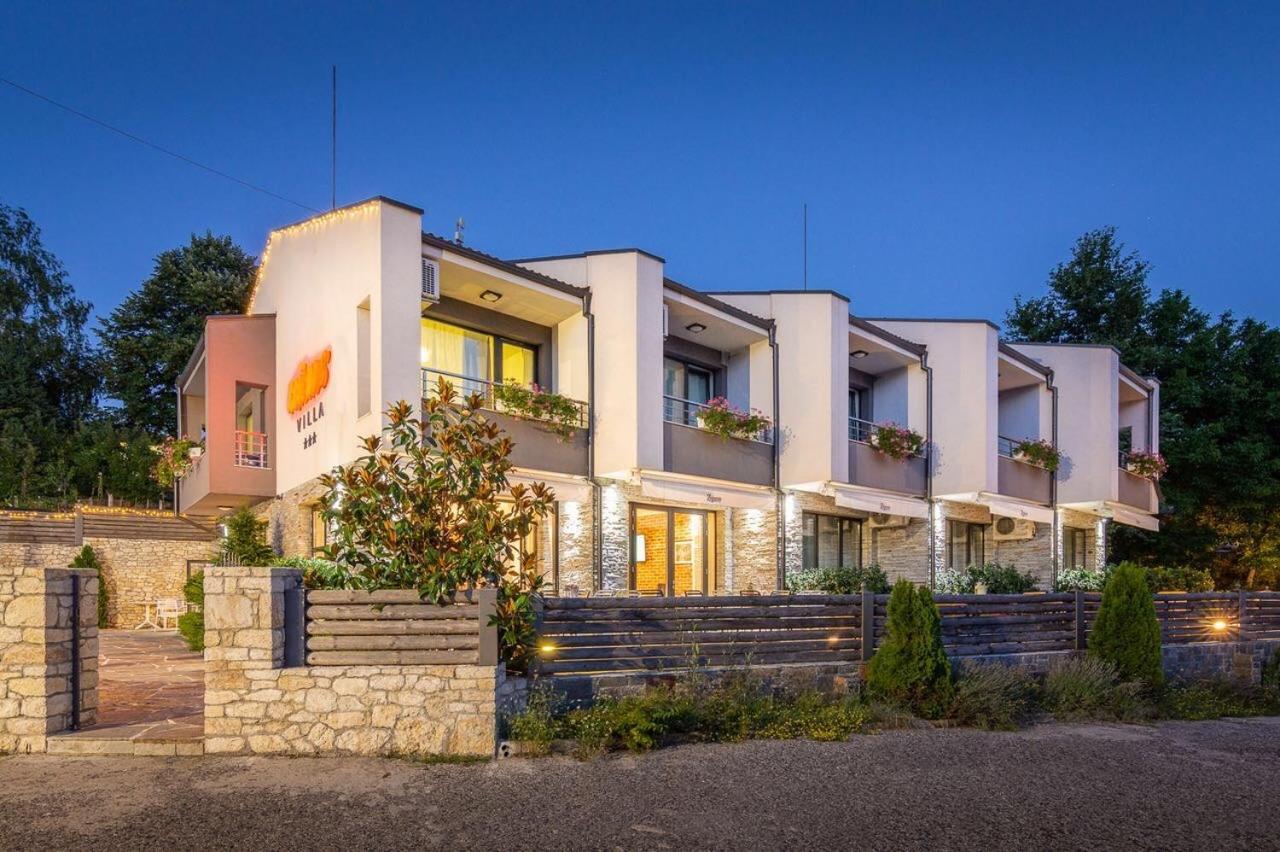 Family Hotel Friends Villa Enchets Экстерьер фото